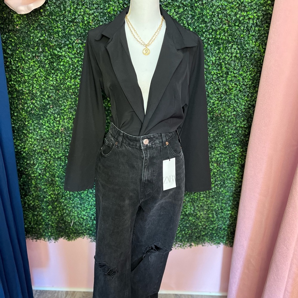 Full look shirt and jeans together.